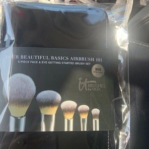 It cosmetics 5 piece brush set